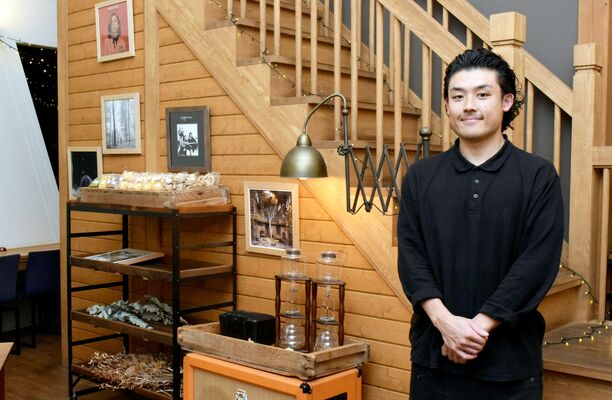 温もりある内装と牧子店長