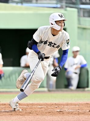 ４強で最多の５打点をマークし、勝負強さが光る宇工の阿久津