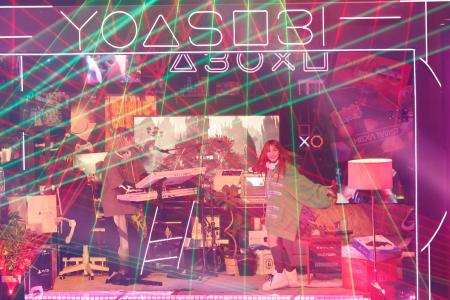 授賞式でパフォーマンスするYOASOBI(C)CEIPA /MUSIC AWARDS JAPAN2025