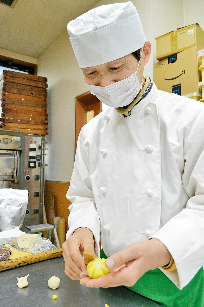 上生菓子を作る「御菓子司ひらさわ」の代表、平澤真さん