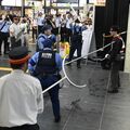 ナイフ持った不審者が駅で暴れたら…　東武日光駅で初の対応訓練　刺股やパイプ椅子で護身訓練も