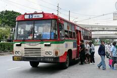 バンコク、郷愁の旧式路線バスが廃止へ