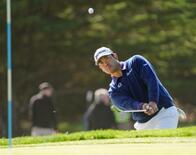 久常は首位キープ、松山１０位