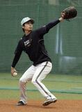 FA山岡、オリックス残留