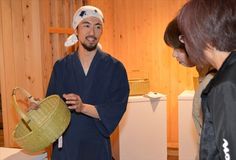 茂木に移住、竹細工職人五月女さん　里山の恵みで生活道具　ざるや籠３０点、初個展