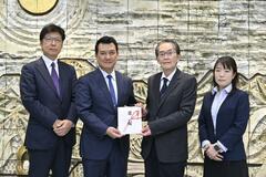 下野奨学会に １０万円を寄付