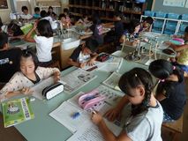 新聞の特徴学ぶ／栃木市合戦場小４年