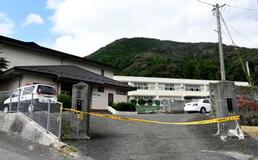 小学校で異臭１０人搬送、岡山