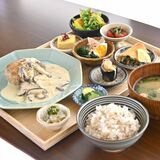 ヘルシーでボリュームたっぷり　沖縄ブランド豚の豆腐ハンバーグ　さんなんぼ。（大田原）