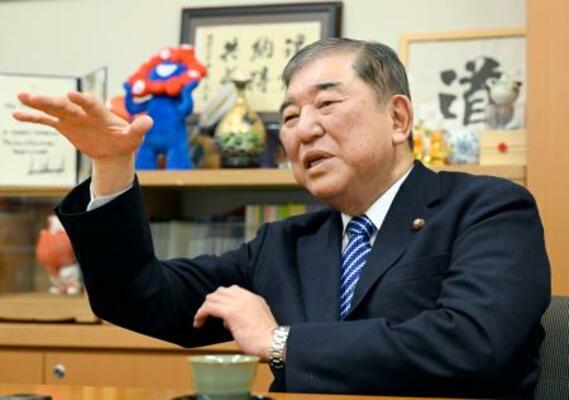 　インタビューに応じる石破前首相