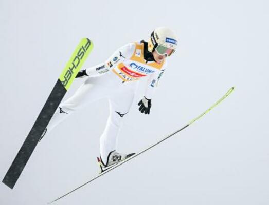 　Ｗ杯ジャンプ女子個人第４戦で２位となった丸山希の飛躍＝ファルン（共同）