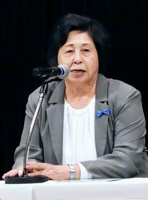 　拉致問題を考える集会で講演する曽我ひとみさん＝２０日午後、さいたま市
