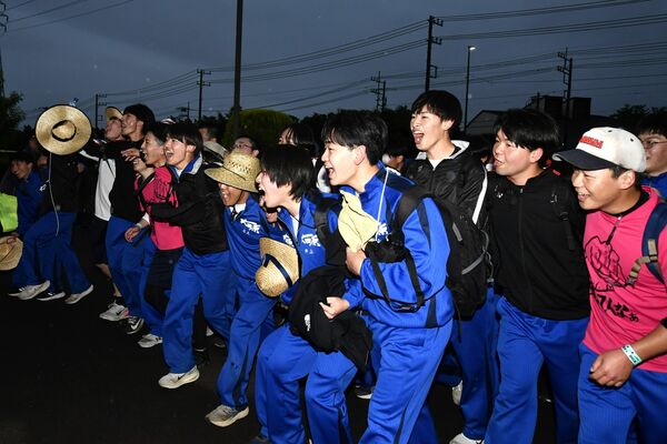 35キロを歩き切りゴールする生徒
