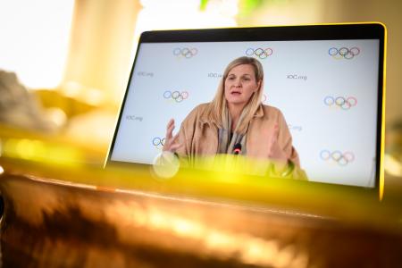 　オンラインで記者会見するＩＯＣのコベントリー会長＝２６日（ゲッティ＝共同）