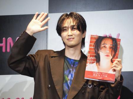 　写真集の発売記念イベントに登場したカルマ＝東京都豊島区