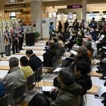 市役所移転で意見交換　足利市議会　理解促進へ買い物客らと「しぎかい広場…