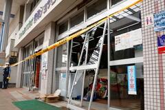 ガスボンベ爆発で２人けが、新潟