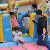 歓声響く「こどもフェス」開幕　ファッションショー、巨大遊具　佐野で５日まで