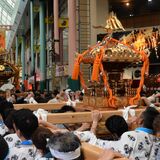 神輿２基、勇壮に渡御　オリオン通り周辺で恒例の「市場祭」