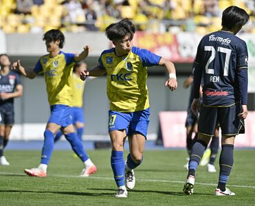 栃木SCが5発快勝、東A組5位浮上 黄金ルーキーMF永井が攻撃けん引、1得点1アシスト