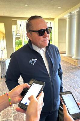 　取材に応じるボラス氏＝１１日、米フロリダ州オーランド（共同）