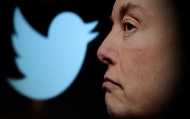 　ツイッターのロゴとイーロン・マスク氏＝２０２２年１０月（ロイター＝共同）