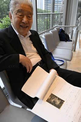「地域ぐるみで私たちを支えてくれた」と疎開生活を語る高嶺さん＝６月下旬、東京都内