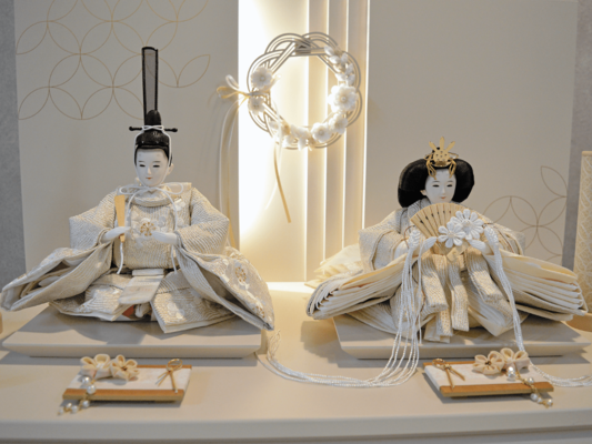 ひな人形　健やかに 変わらぬ願い込め