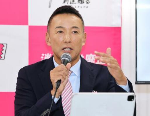 　自らの参院議員辞職について記者会見するれいわ新選組の山本代表＝２１日午後、東京都千代田区