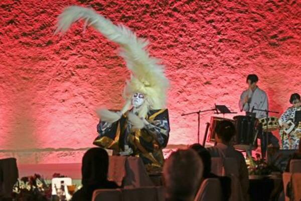 3日、サウジアラビア・リヤドで開催された歌舞伎舞踊の公演で舞う中村隼人さん(共同)