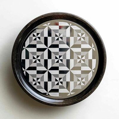 「寄木（風車）」の模様を施したエッチングコースター