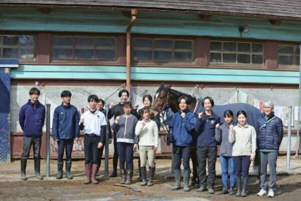 馬術部の部員ら=東京都豊島区の学習院大