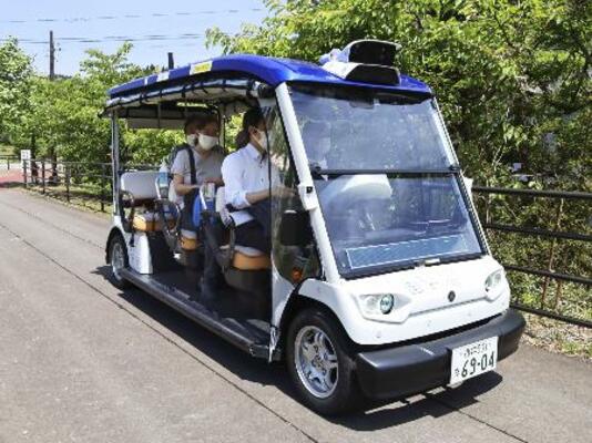 　乗客を乗せ運行する「レベル４」の自動運転車両
