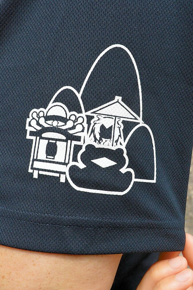 左袖には演目「将門」のモチーフ入り