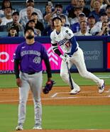 大リーグ、大谷の第１打席は中飛