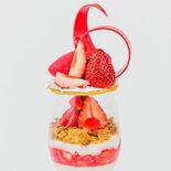 イチゴパフェにデザート、軽食も　宇都宮の結婚式場でスイーツビュッフェ　…