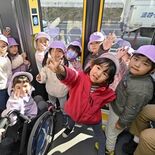 LRTの旅、園児が満喫　開業後集団利用も増加