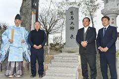 午年生まれが記念碑を奉納