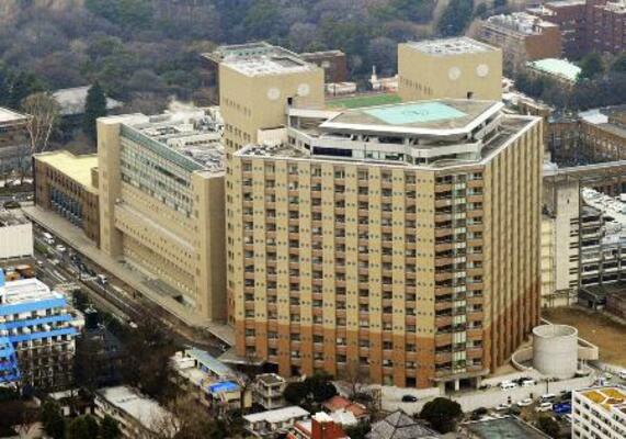 東京都文京区の東大病院=2012年
