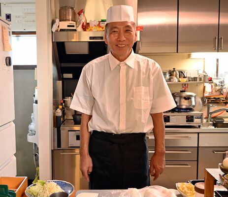 調理場に立つ山崎さん