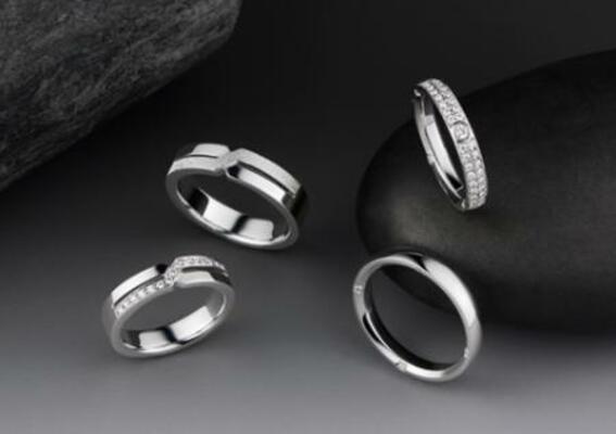 ラザール ダイヤモンドの新作リング「TRANSIT」(左上、左下)と「GCT」(右上、右下)(提供写真)