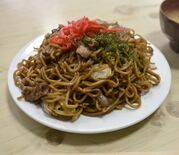 イカで深み、先代の味残す　焼きそば　まんぷく食堂（那珂川）