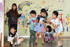 「ありがとう」込めてカラフルに落書き　園舎建て替えの黒羽幼稚園　園児ら…