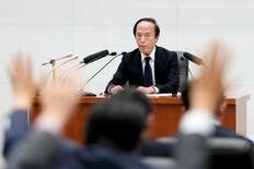 日銀、利上げ先送り