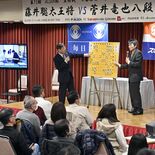 熱戦の臨場感を肌で　大田原の王将戦で大盤解説　ファン142人、熱戦見守る