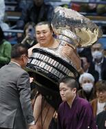 賜杯霧島  大関復帰へ　