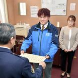 真岡の新聞販売店の2人が高齢者保護 「思いやり110番」で感謝状 店長…