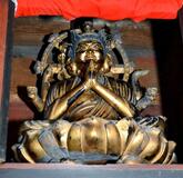 神秘、金色の馬頭観音像