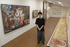 食堂メニューから10ｍ超の大作まで　真岡で飯山さんの作品展、14日まで
