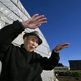 【少尉のいしぶみ】㊤目撃　上空で散った機体　脳裏に焼き付いた戦争
